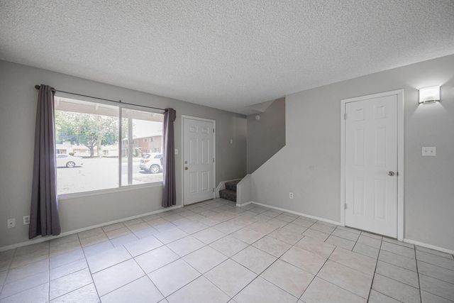 15 E Carter Drive, Tempe, AZ 85282