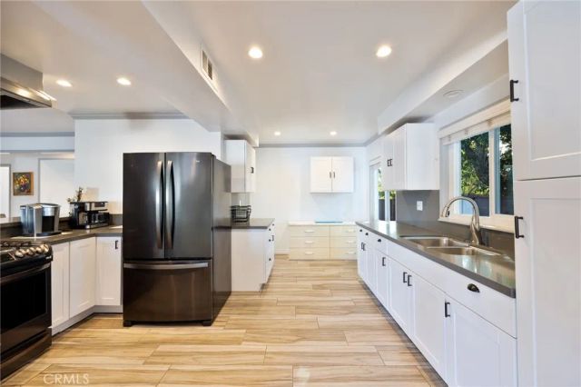 20363 Roscoe, Winnetka, CA 91306