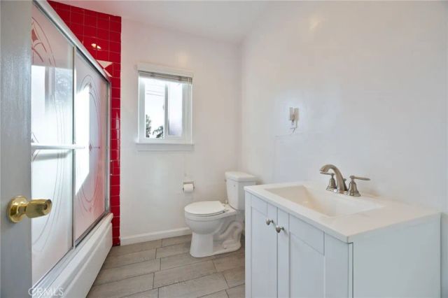 20363 Roscoe, Winnetka, CA 91306