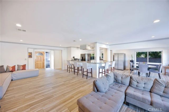 20363 Roscoe, Winnetka, CA 91306