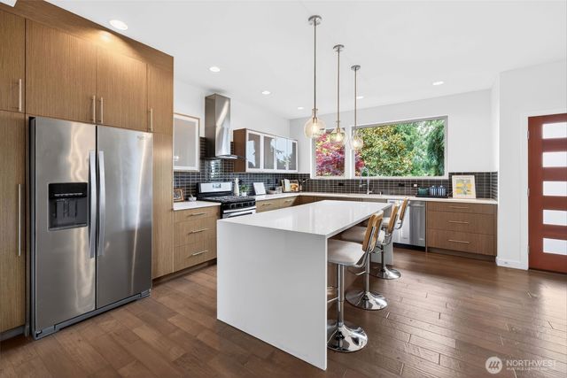 6320 36th Avenue SW, Seattle, WA 98126