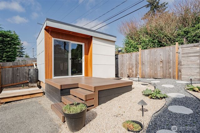 6320 36th Avenue SW, Seattle, WA 98126