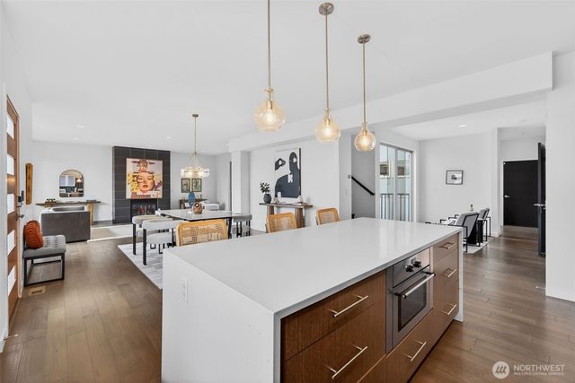 6320 36th Avenue SW, Seattle, WA 98126