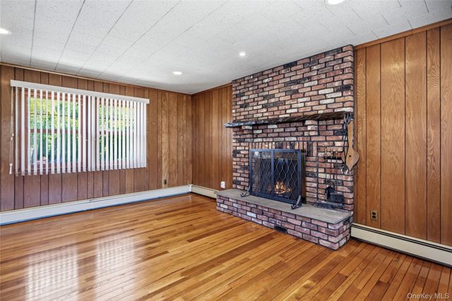 14 Harbor Lane, Glen Head, NY 11545