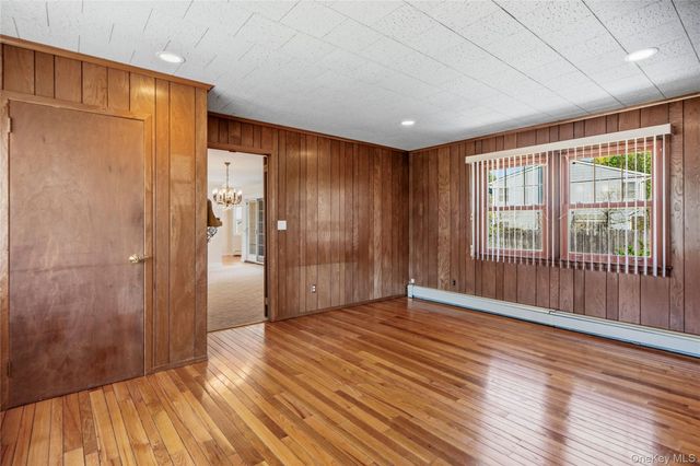 14 Harbor Lane, Glen Head, NY 11545