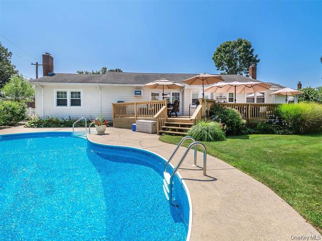 14 Harbor Lane, Glen Head, NY 11545