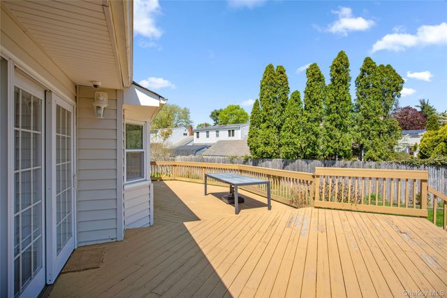 14 Harbor Lane, Glen Head, NY 11545