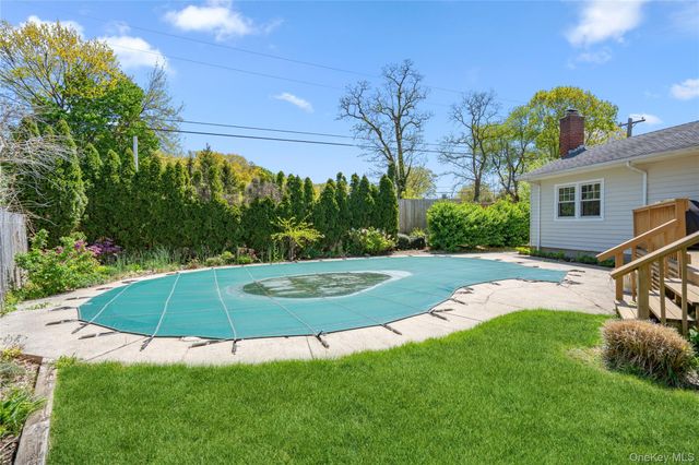 14 Harbor Lane, Glen Head, NY 11545