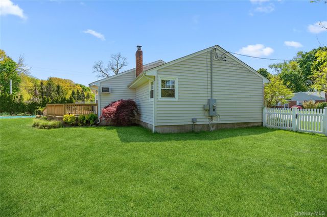 14 Harbor Lane, Glen Head, NY 11545