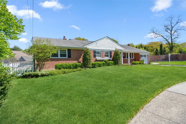 14 Harbor Lane, Glen Head, NY 11545
