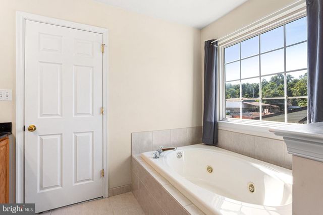 12046 SEWELL RD, Philadelphia, PA 19116