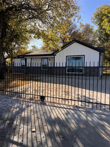 5728 Wilkes Drive, Fort Worth, TX 76119