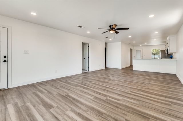 5728 Wilkes Drive, Fort Worth, TX 76119
