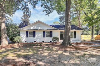 4207 Irvington Drive, Charlotte, NC 28205