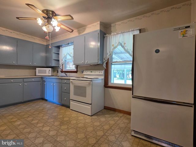 12 W LANCASTER AVE, Denver, PA 17517