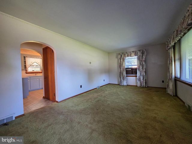 12 W LANCASTER AVE, Denver, PA 17517