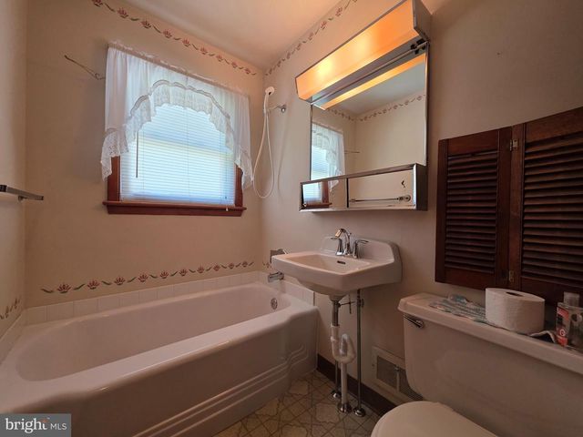 12 W LANCASTER AVE, Denver, PA 17517