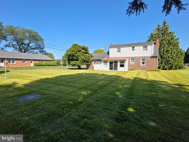 12 W LANCASTER AVE, Denver, PA 17517