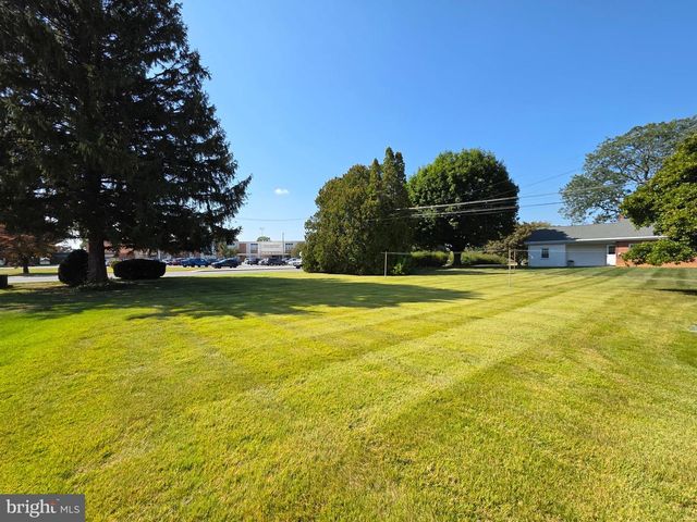 12 W LANCASTER AVE, Denver, PA 17517