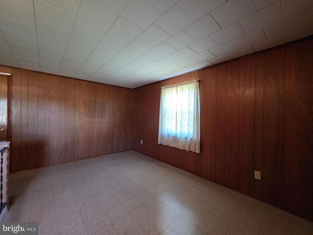 12 W LANCASTER AVE, Denver, PA 17517