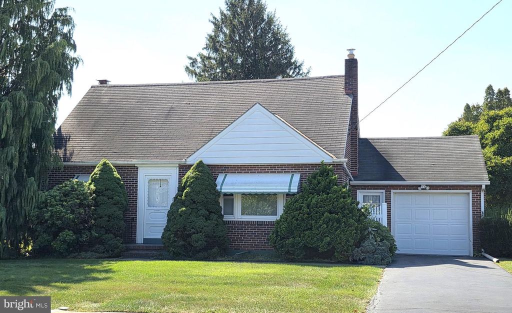 12 W LANCASTER AVE, Denver, PA 17517
