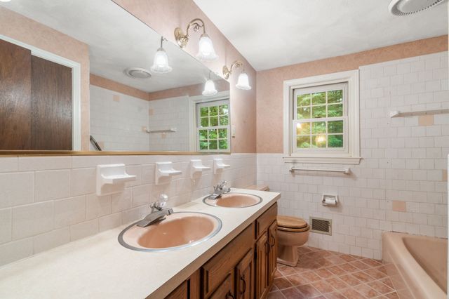 11 Summit Road, Southborough, MA 01772