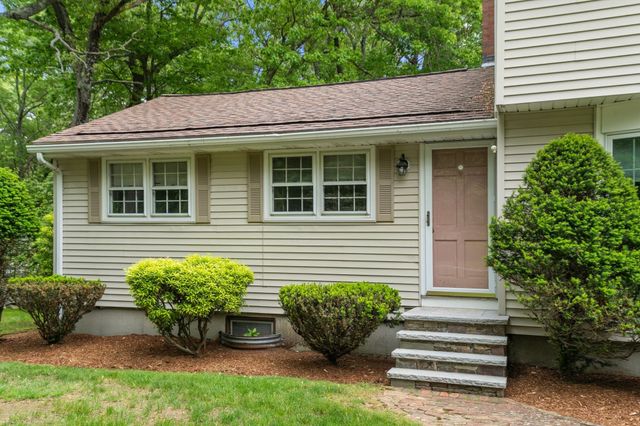11 Summit Road, Southborough, MA 01772