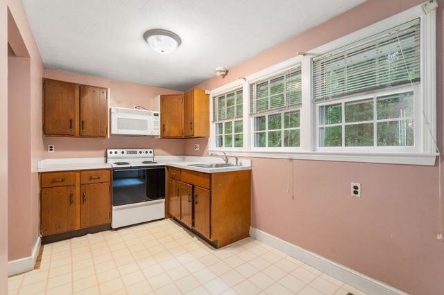 11 Summit Road, Southborough, MA 01772