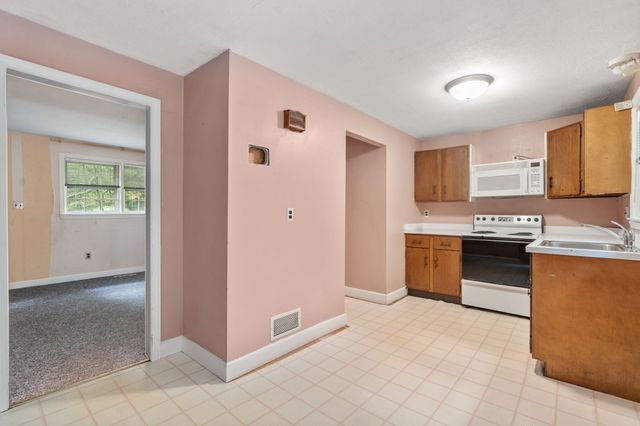11 Summit Road, Southborough, MA 01772