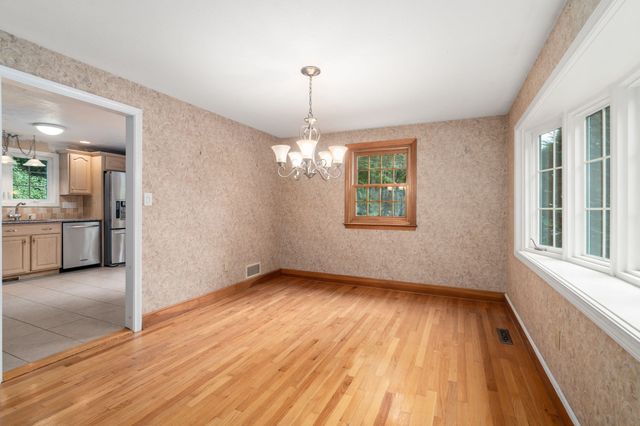 11 Summit Road, Southborough, MA 01772