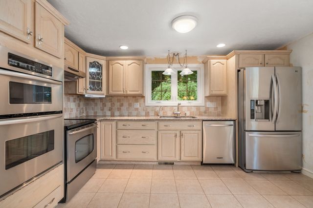 11 Summit Road, Southborough, MA 01772