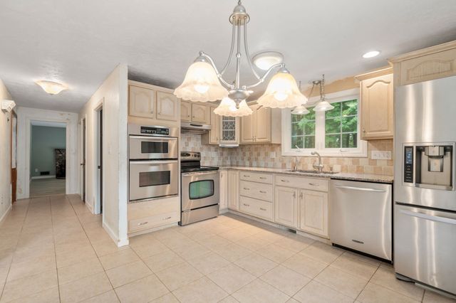 11 Summit Road, Southborough, MA 01772