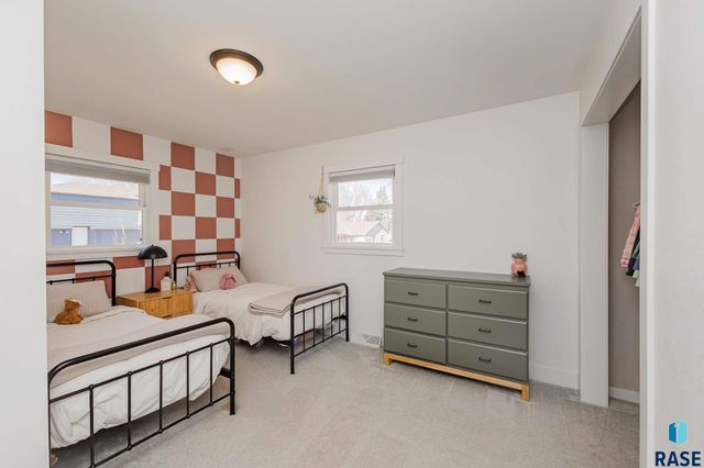 4301 S Glenview Rd Road, Sioux Falls, SD 57103