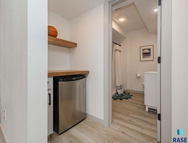 4301 S Glenview Rd Road, Sioux Falls, SD 57103