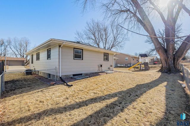 4301 S Glenview Rd Road, Sioux Falls, SD 57103