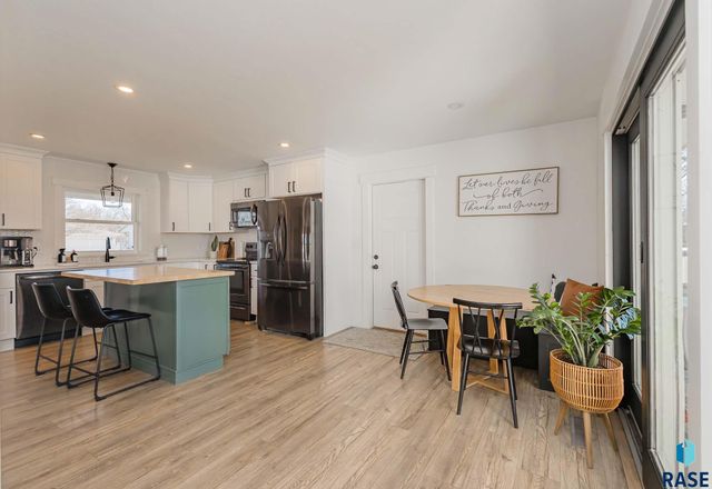 4301 S Glenview Rd Road, Sioux Falls, SD 57103