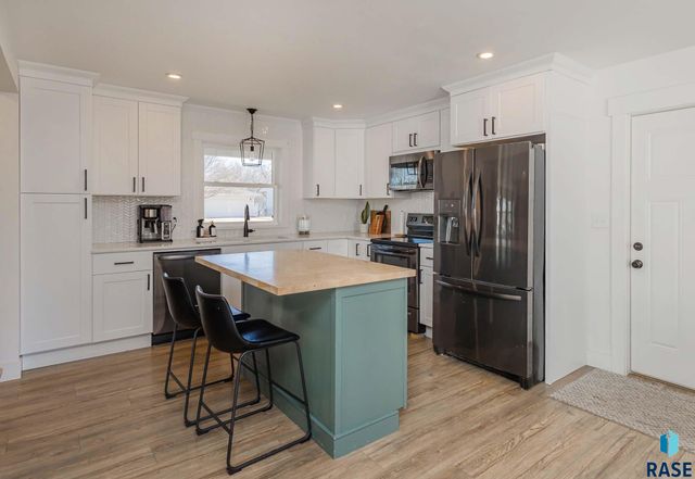 4301 S Glenview Rd Road, Sioux Falls, SD 57103