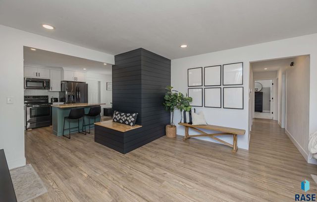 4301 S Glenview Rd Road, Sioux Falls, SD 57103