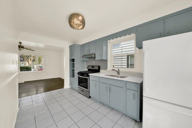 3817 W 86th Street, Chicago, IL 60652