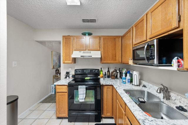 2920 Hilltop Drive, Euless, TX 76039