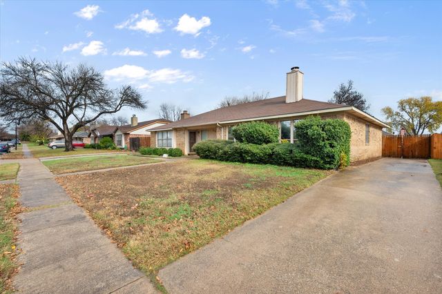 2920 Hilltop Drive, Euless, TX 76039
