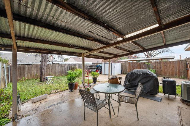 2920 Hilltop Drive, Euless, TX 76039