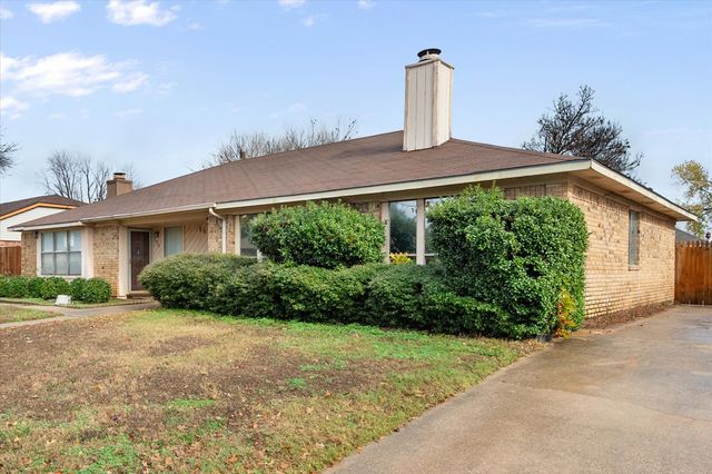 2920 Hilltop Drive, Euless, TX 76039
