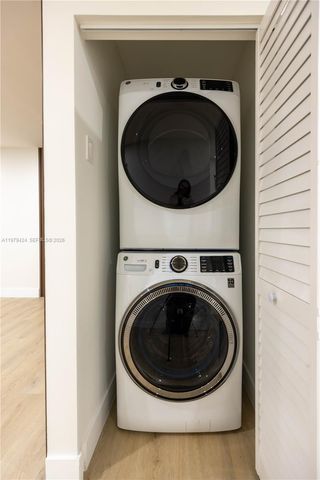 6070 SW 42nd St, Miami, FL 33155