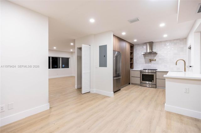 6070 SW 42nd St, Miami, FL 33155