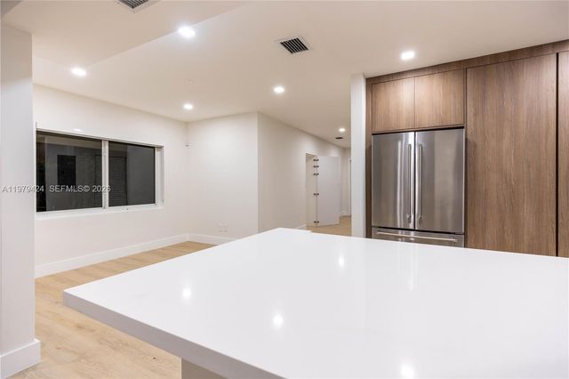 6070 SW 42nd St, Miami, FL 33155