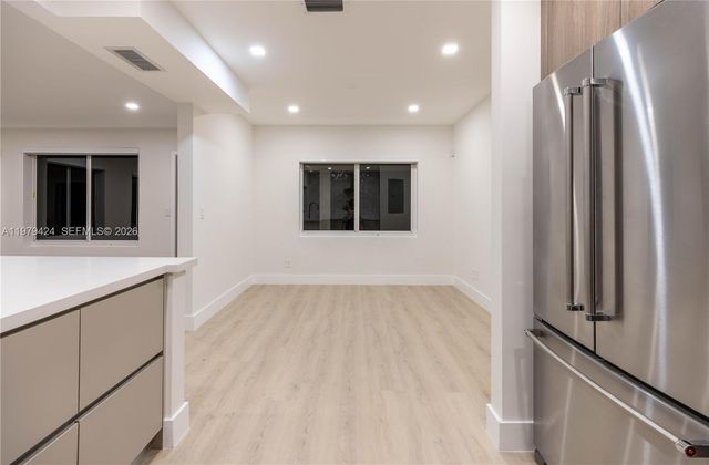 6070 SW 42nd St, Miami, FL 33155