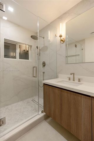 6070 SW 42nd St, Miami, FL 33155