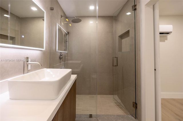 6070 SW 42nd St, Miami, FL 33155