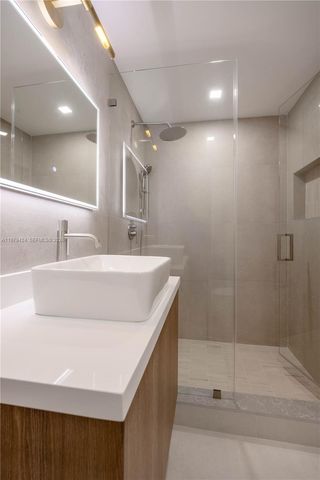 6070 SW 42nd St, Miami, FL 33155